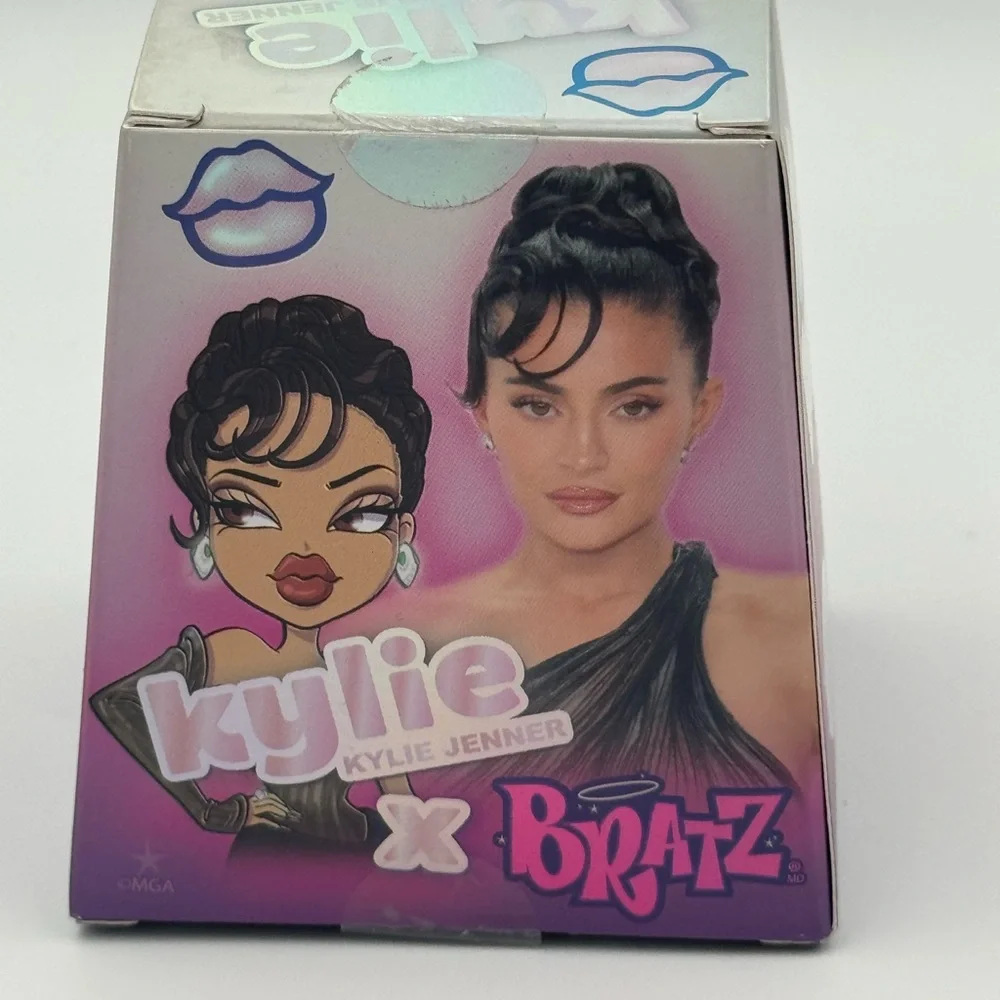 Kylie Jenner x Bratz‎ Mini Look #1 Met Gala Purple Dress + Norman Dog MGA